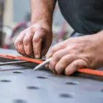 Kan arbejdsbordene tilpasses til forskellige arbejdsstillinger?